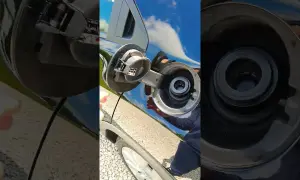 Jak otworzyć wlew paliwa w Honda Civic - proste kroki i porady