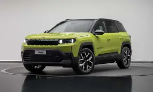 Nowy Jeep Compass 2025 w jaskrawym kolorze, gotowy na przygodę.
