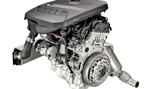 Silnik BMW n47d20c z turbosprężarką i elementami układu napędowego.