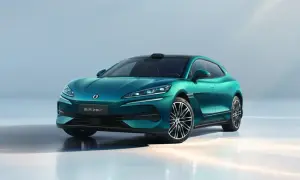 Nowy Denza Z9 GT w kolorze morskim. Sprawdź jego cenę i specyfikację.