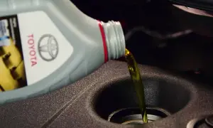 Wymiana oleju w Toyocie Corolli – co ile kilometrów zmieniać olej?