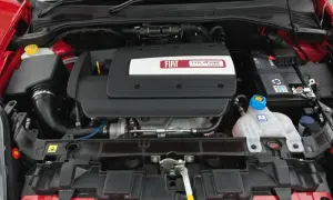 Silnik MultiAir Turbo w czerwonym Grande Punto.