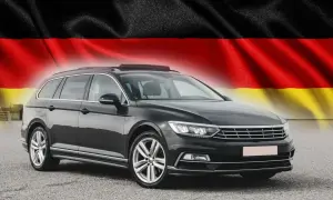 Ciemnoszary kombi na tle flagi Niemiec. Szukasz samochodów z Niemiec, oferty prywatne?