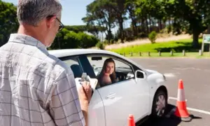 Jak zrobić dobre wrażenie na egzaminatorze prawa jazdy i zdać test