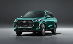Elegancki, zielony SUV Chery Tiggo 9 Plug-in Hybrid prezentuje się nowocześnie na tle szarym.