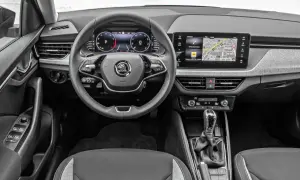 Wnętrze Skody Scala z cyfrowymi zegarami i ekranem multimediów. Sprawdź atrakcyjną skoda scala cena i wyposażenie.