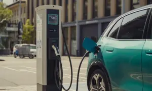 Ile kosztuje ładowanie samochodu elektrycznego? Zaskakujące ceny i czynniki