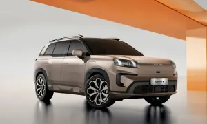Elegancki, brązowy SUV AION V z nowoczesnymi światłami i felgami.