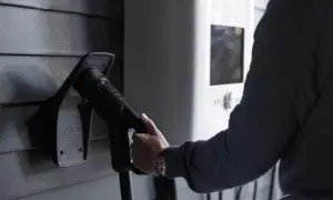Jak ładować samochód elektryczny w domu - uniknij wysokich kosztów
