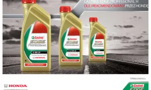 Trzy butelki oleju Castrol EDGE PROFESSIONAL H, rekomendowanego przez Hondę, stoją na drodze.