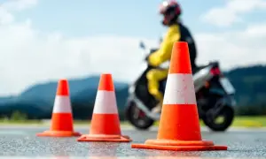 Ile kosztuje prawo jazdy na motor 125? Sprawdź ukryte wydatki!