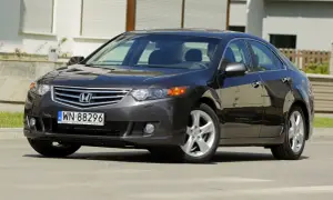 Honda Accord 8 - jakie silniki oferują najlepsze osiągi i oszczędność?