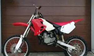 Honda CR 85 ile ma koni? Odkryj moc silnika i jego osiągi
