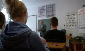Czy można zdawać prawo jazdy przed 18? Poznaj ważne przepisy i wymagania