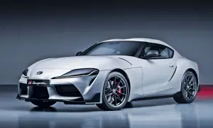 Biała Toyota GR Supra z czerwonymi zaciskami hamulcowymi i czarnymi felgami. Ta marka samochodu na zdjęciu to Toyota.