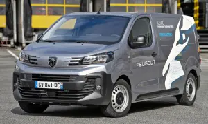 Szary Peugeot Expert 100% Electric. Sprawdź jego imponujące peugeot expert wymiary i wszechstronność.