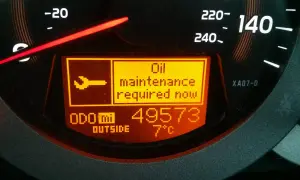 Co oznacza komunikat oil maintenance required w Toyocie?