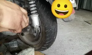 Ile oleju do silnika w Honda S-Wing 125? Sprawdź, aby uniknąć problemów