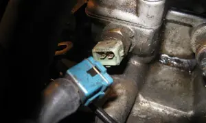 Gdzie jest czujnik temperatury silnika Opel Meriva - uniknij problemów