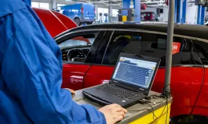Ile wytrzymuje bateria w samochodzie elektrycznym? Poznaj prawdę o jej trwałości