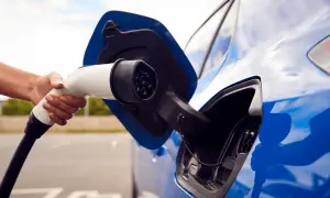 Ile kosztuje przejechanie 100 km samochodem elektrycznym? Sprawdź!