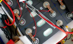 Ile kosztuje bateria do samochodu elektrycznego? Zaskakujące ceny i fakty