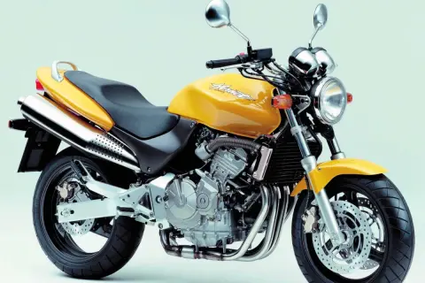 Honda Hornet 600 ile koni - poznaj moc i osiągi tego motocykla