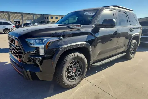 Czarny Toyota Sequoia TRD Pro gotowy na przygody.