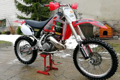 Honda CR 80 ile ma koni? Zaskakujące fakty o mocy silnika