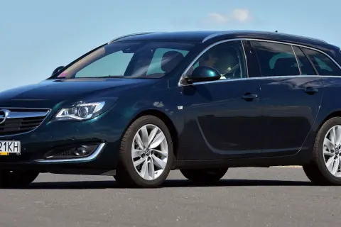 Opel Insignia jaki silnik wybrać, aby uniknąć wysokich kosztów eksploatacji?