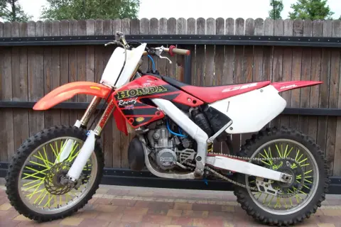 Honda CR 250 ile ma koni? Odkryj moc i osiągi różnych modeli