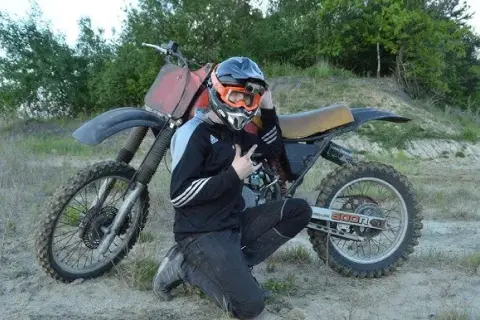 Honda CR 500 ile koni? Odkryj moc silnika i jego osiągi