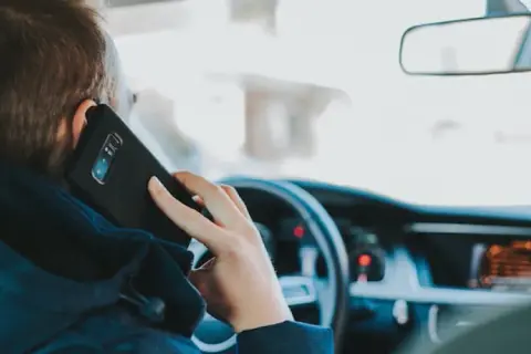 Jak połączyć telefon z samochodem przez Bluetooth Toyota Avensis T27 bez problemów