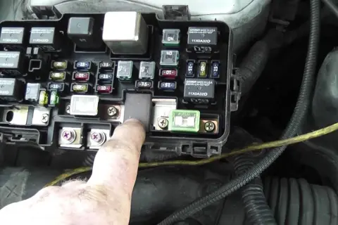 Objawy ELD w Hondzie – jak rozpoznać problemy z elektryką?