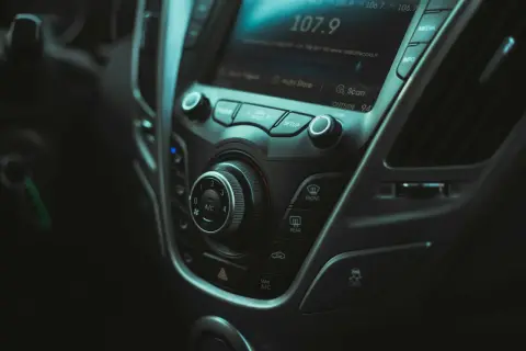 Jak wprowadzić kod do radia Honda Jazz i uniknąć problemów z odblokowaniem