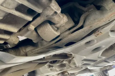 Gdzie się znajduje filtr paliwa w Honda Civic VIII – uniknij problemów z autem