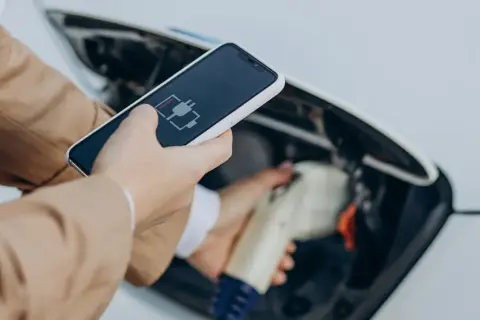 Ile prądu pobiera samochód elektryczny? Poznaj zaskakujące fakty