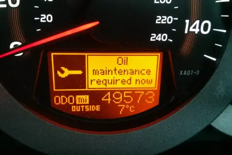 Co oznacza komunikat oil maintenance required w Toyocie?