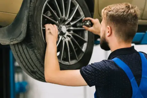 Jaką siłą dokręcać felgi aluminiowe, by uniknąć niebezpieczeństwa?