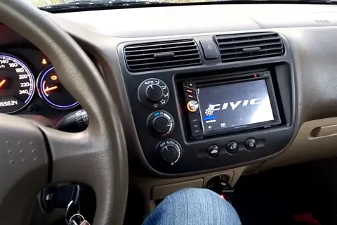 Ile czynnika w klimatyzacji Honda Civic VII? Oto kluczowe informacje