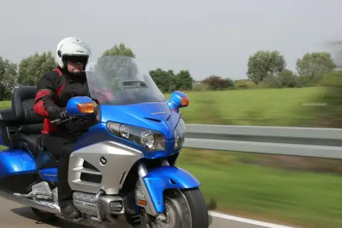 Honda Gold Wing czy warto kupić? Odkryj plusy i minusy motocykla