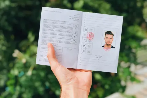 Międzynarodowe prawo jazdy – gdzie wyrobić i uniknąć problemów?