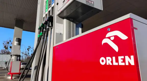 Dylemat: diesel czy benzyna? Dostępne dystrybutory Orlen z różnymi rodzajami paliwa, w tym diesel.