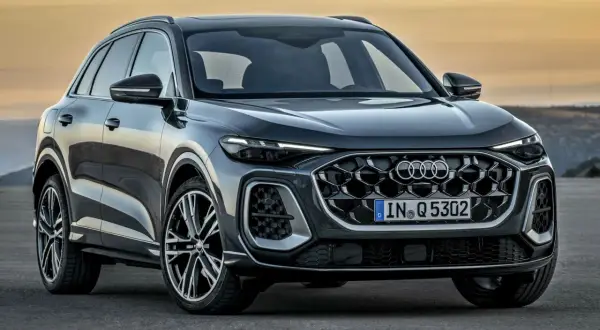 Nowoczesny Audi Q5 w ciemnym kolorze, z charakterystycznym grillem i światłami LED. Sprawdź aktualną audi q5 cena.