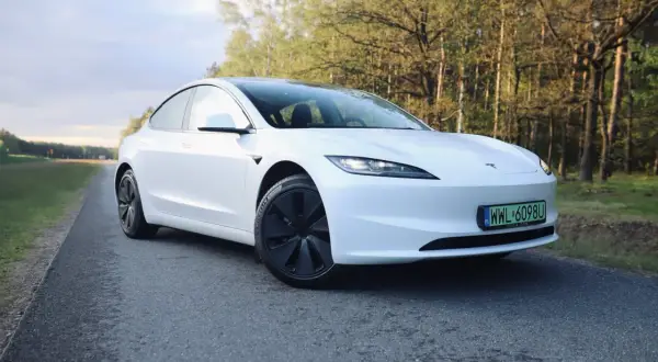 Czy Tesla ma silnik spalinowy? Prawda o elektrycznych samochodach