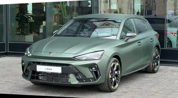 Zielony Cupra Leon dostępny od ręki w Warszawie. Sprawdź atrakcyjną cupra auto cena!