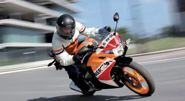 Honda CBR 125 ile koni - zaskakujące osiągi i moc silnika