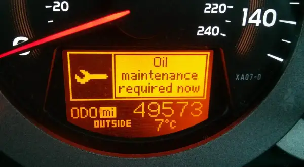 Co oznacza komunikat oil maintenance required w Toyocie?