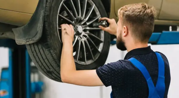 Jaką siłą dokręcać felgi aluminiowe, by uniknąć niebezpieczeństwa?