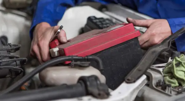 Jakie akumulatory pasują do Honda Civic VIII 1.8 benzyna? Sprawdź!